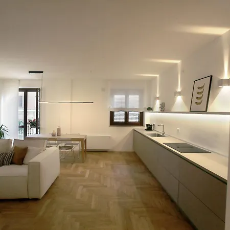 Garibaldi Living Apartment *